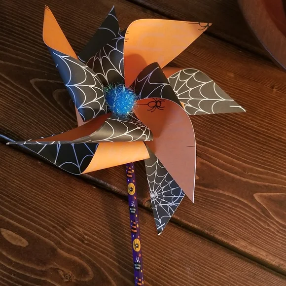 🍂🎃 Handmade Pinwheel on a Halloween pencil. - Picture 2 of 4